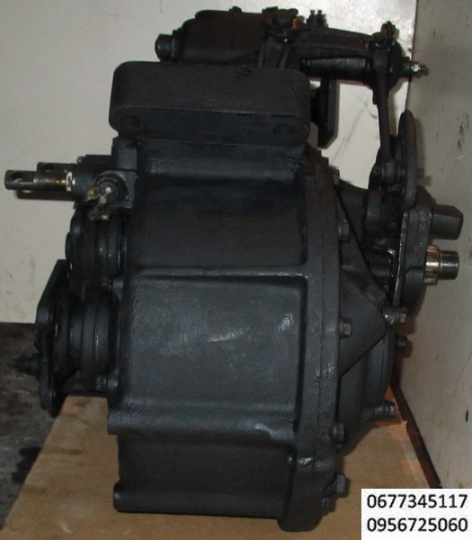 роздатка зил 131, ком лебедки , Коробка раздаточная ЗИЛ-131 в сб. 131-1800010 , Коробка отбора мощности Артикул: 131-4202010-Б реверсивная, служит для привода лебедки и устанавливается на фланец люка коробки передач.Коробка Отбора Мощности с пневмо/включением , Коробка отбора мощности на раздатку, лесовоз, кран-манипулятор,КОМ на раздаточную коробку с пневмоключением ЗИЛ-131, Коробка раздаточная ЗИЛ-131  131-1800010 ,Коробка отбора мощности 131-4202010 ,Односкоростную коробку отбора мощности устанавливают на верхний люк раздаточной коробки. Это дает возможность отбора мощности от трансмиссии для привода различных специальных агрегатов, применяемых потребителем при использовании шасси автомобиля в качестве транспортной базы.